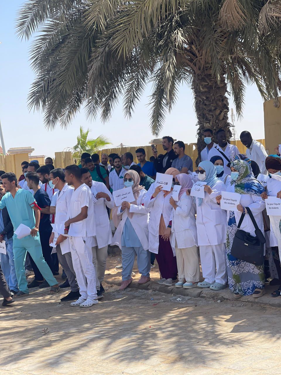 الأطباء المقيمون يدخلون في اليوم الثاني من إضرابهم عن العمل