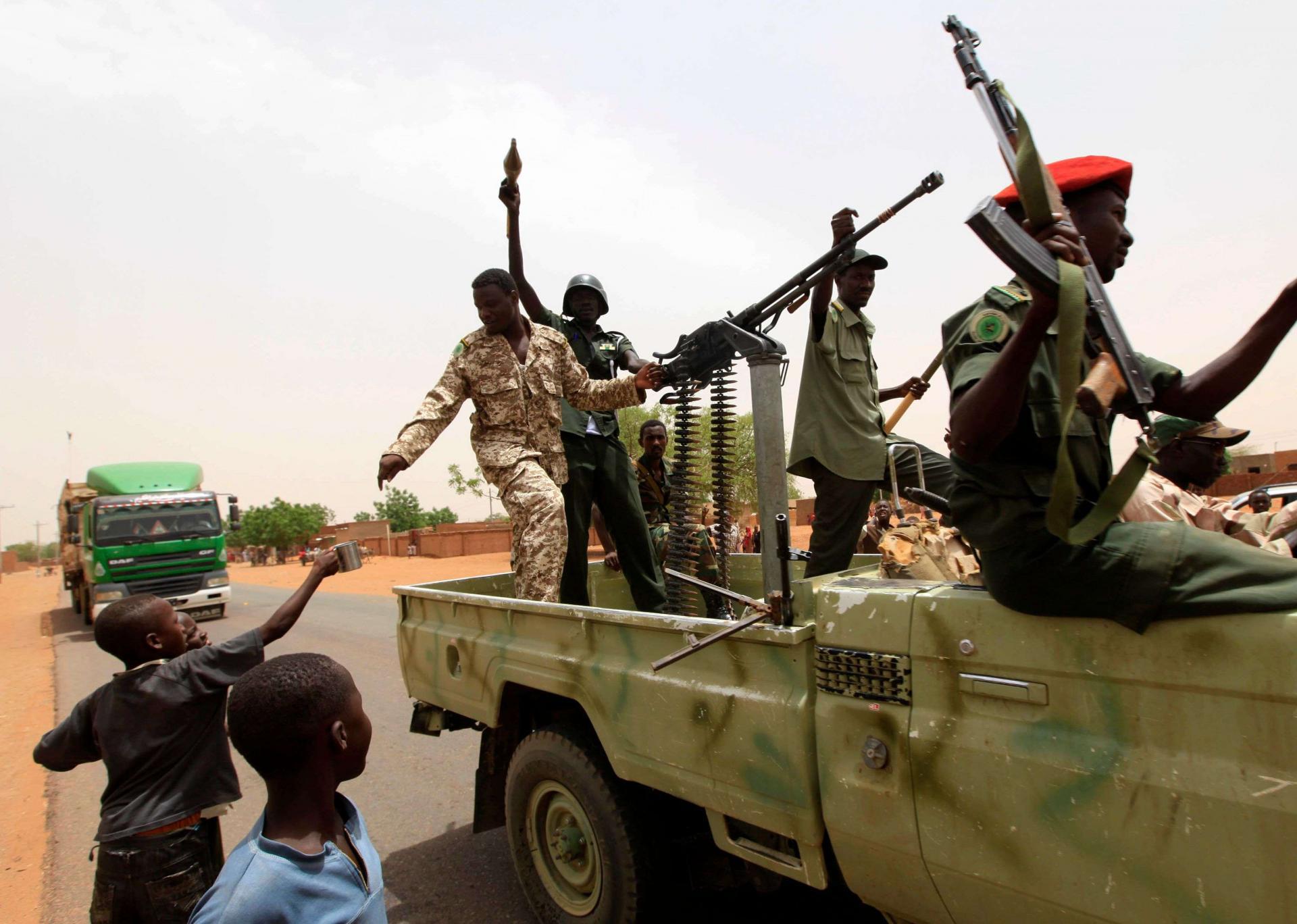 السودان : اشتباكات مسلحة بين قوات الجيش والدعم السريع