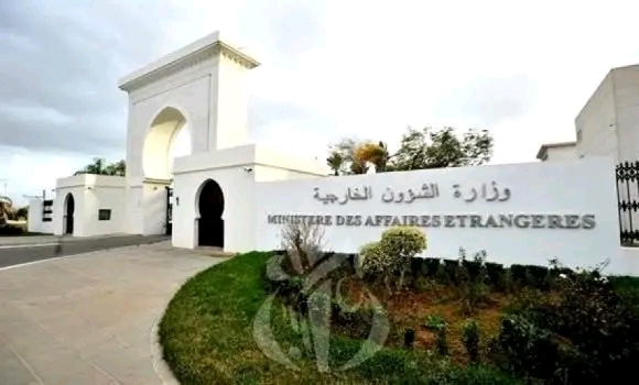 الجزائر تسحب سفيرها من باريس بعد اعترافها بالسيادة المغربية على الصحراء الغربية