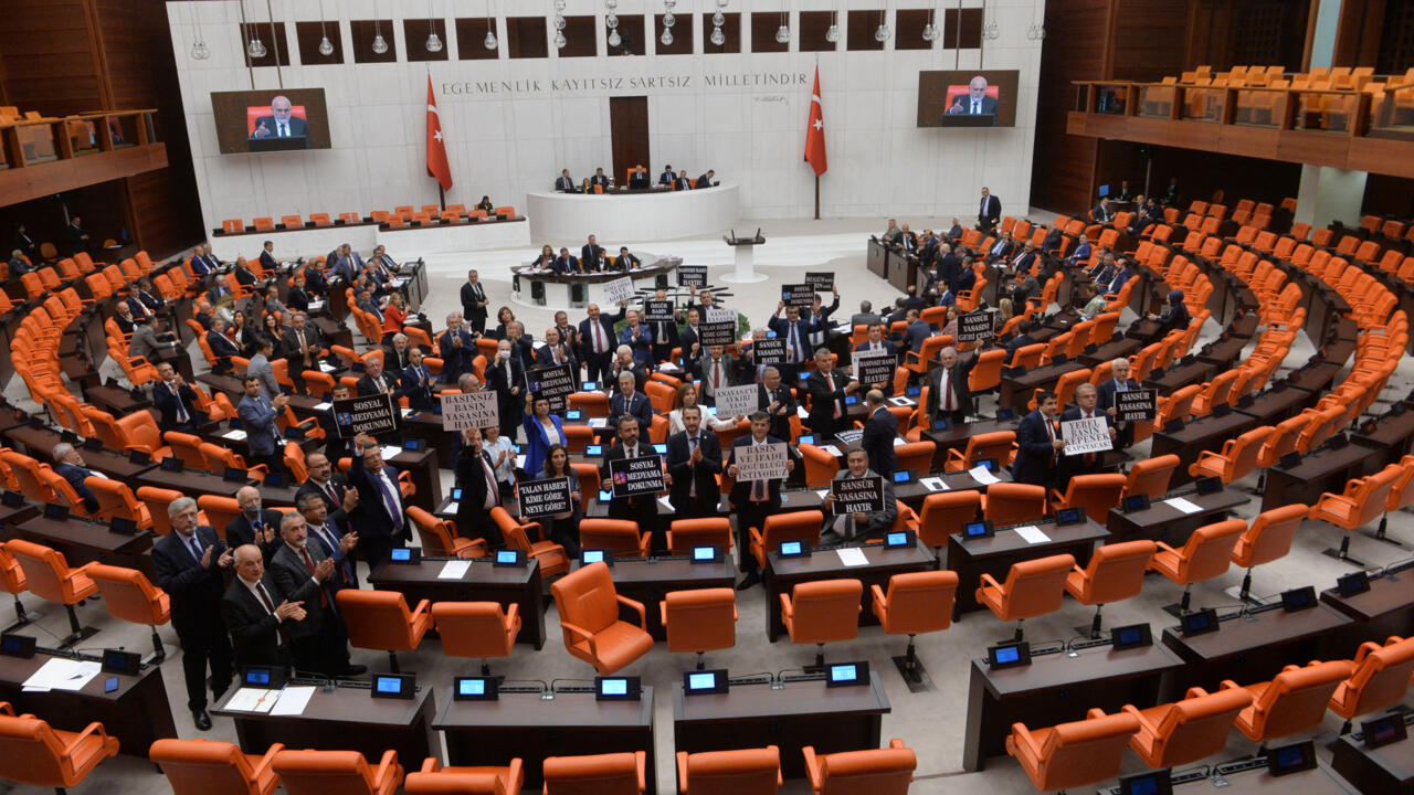 البرلمان التركي يصادق على تمديد مهمة القوات التركية في ليبيا