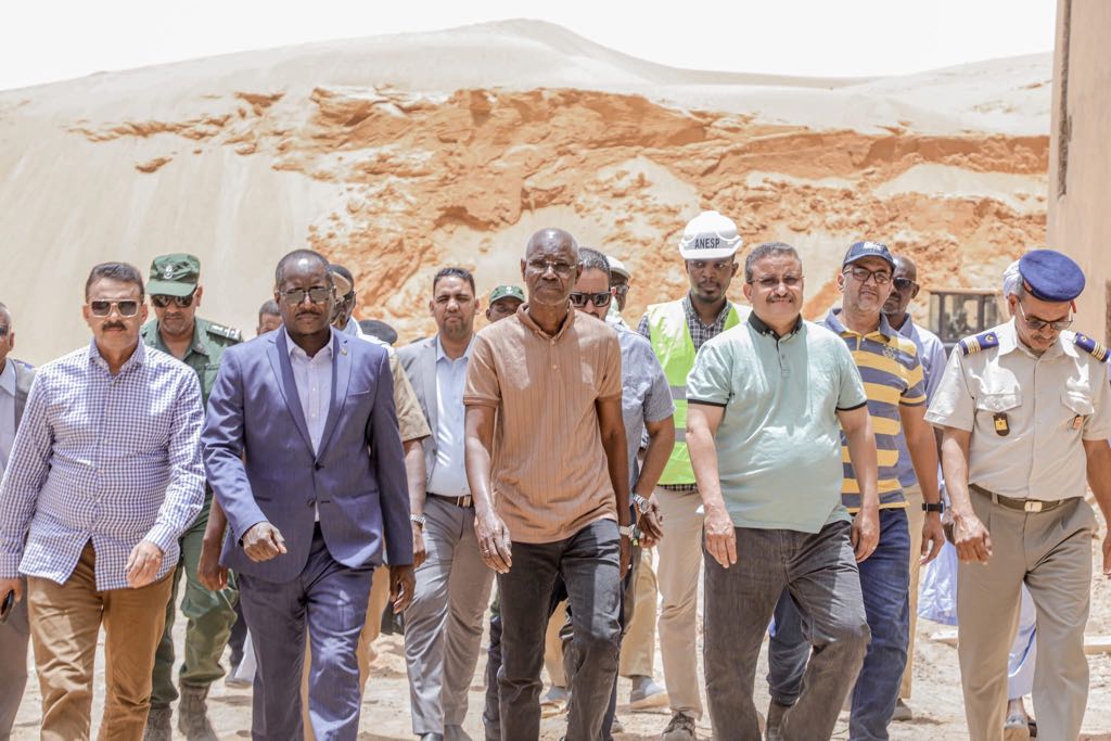 وزير الإسكان يتفقد مشاريع صحية وشبابية قيد التنفيذ بولاية الحوض الغربي