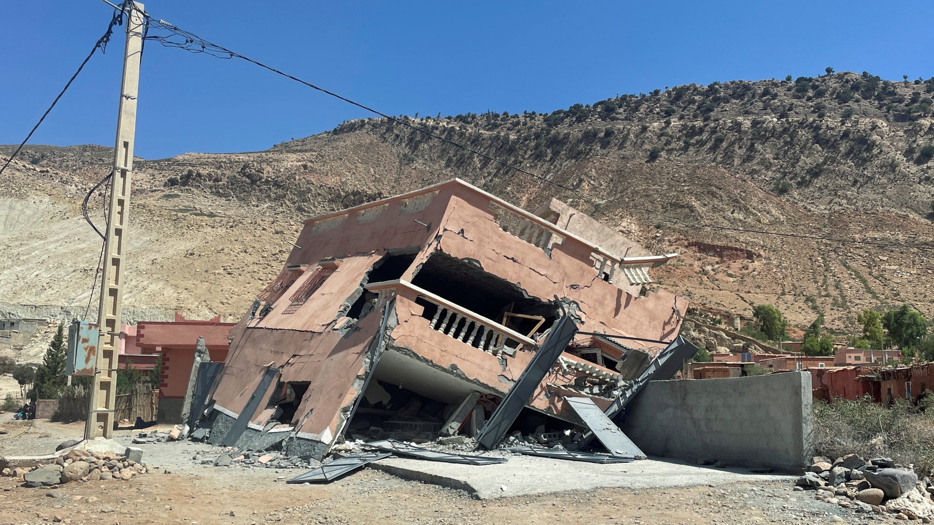 تقرير: الدعم الخارجي قد يساعد المغرب في احتواء تأثير الزلزال