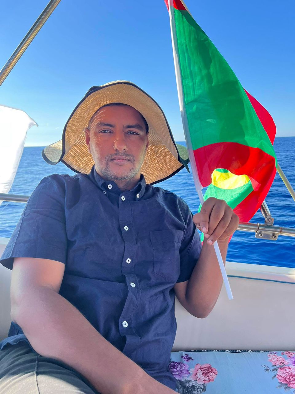 رفقة عدد من المشاركين في الأسطول.. وصول الإعلامي محمد فال الشيخ إلى تركيا