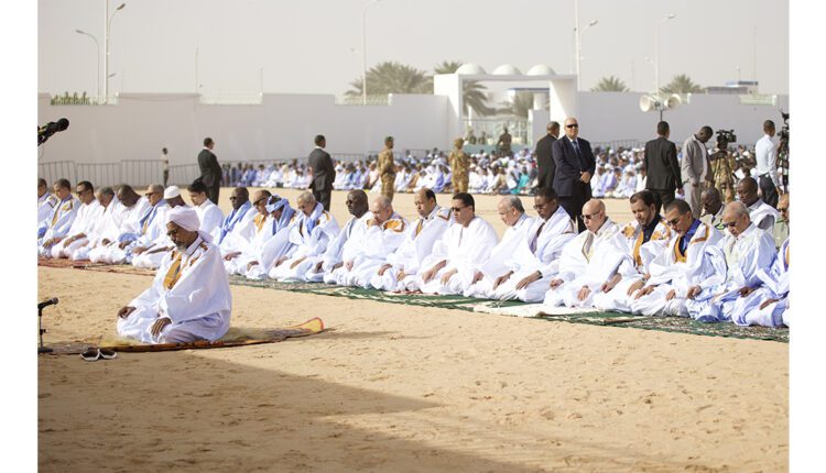 نواكشوط: ولد حبيب الرحمن يؤم جموع المصلين لصلاة العيد برحاب جامع ابن عباس