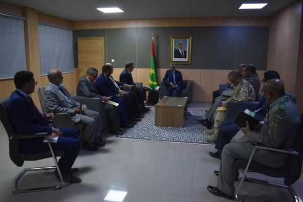 وزير الدفاع يجري مباحثات مع وفد من أكاديمية العلوم والتكنولوجيا