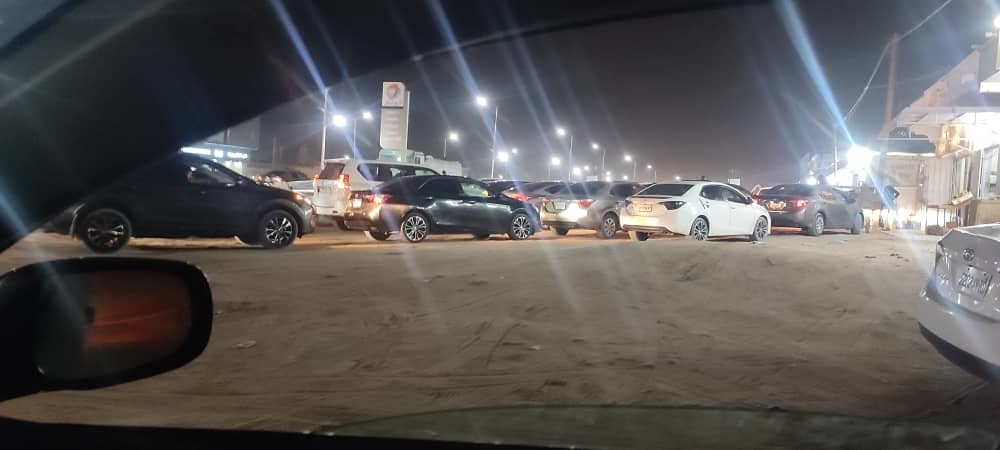 نواكشوط: طوابير السيارات أمام محطات الوقود إثر نقص حاد في البنزين
