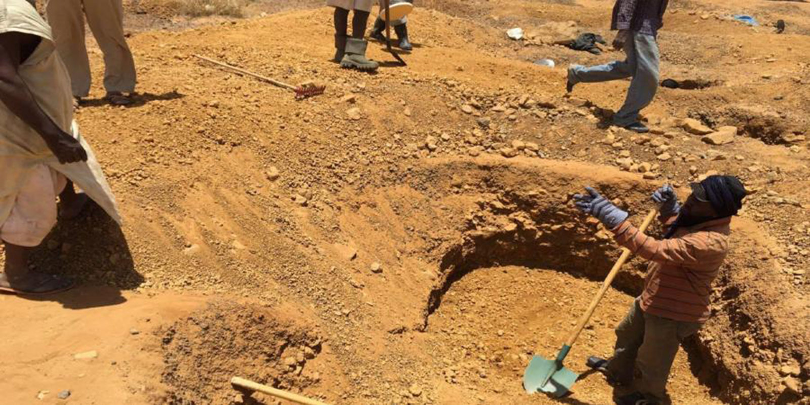 اعتقال اثنين من المنقبين على خلفية حادثة "المجهر الأحمر"