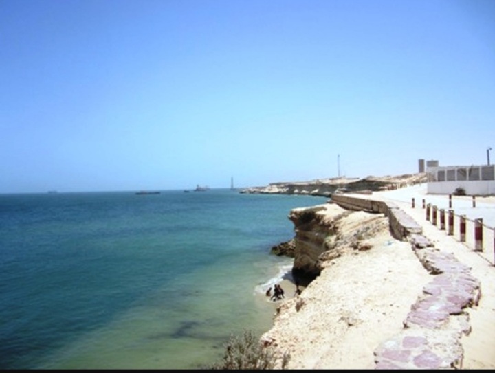 خفر السواحل الموريتاني ينتشل جثة شاب قضى غرقا في عرض البحر بشواطئ نواذيبو