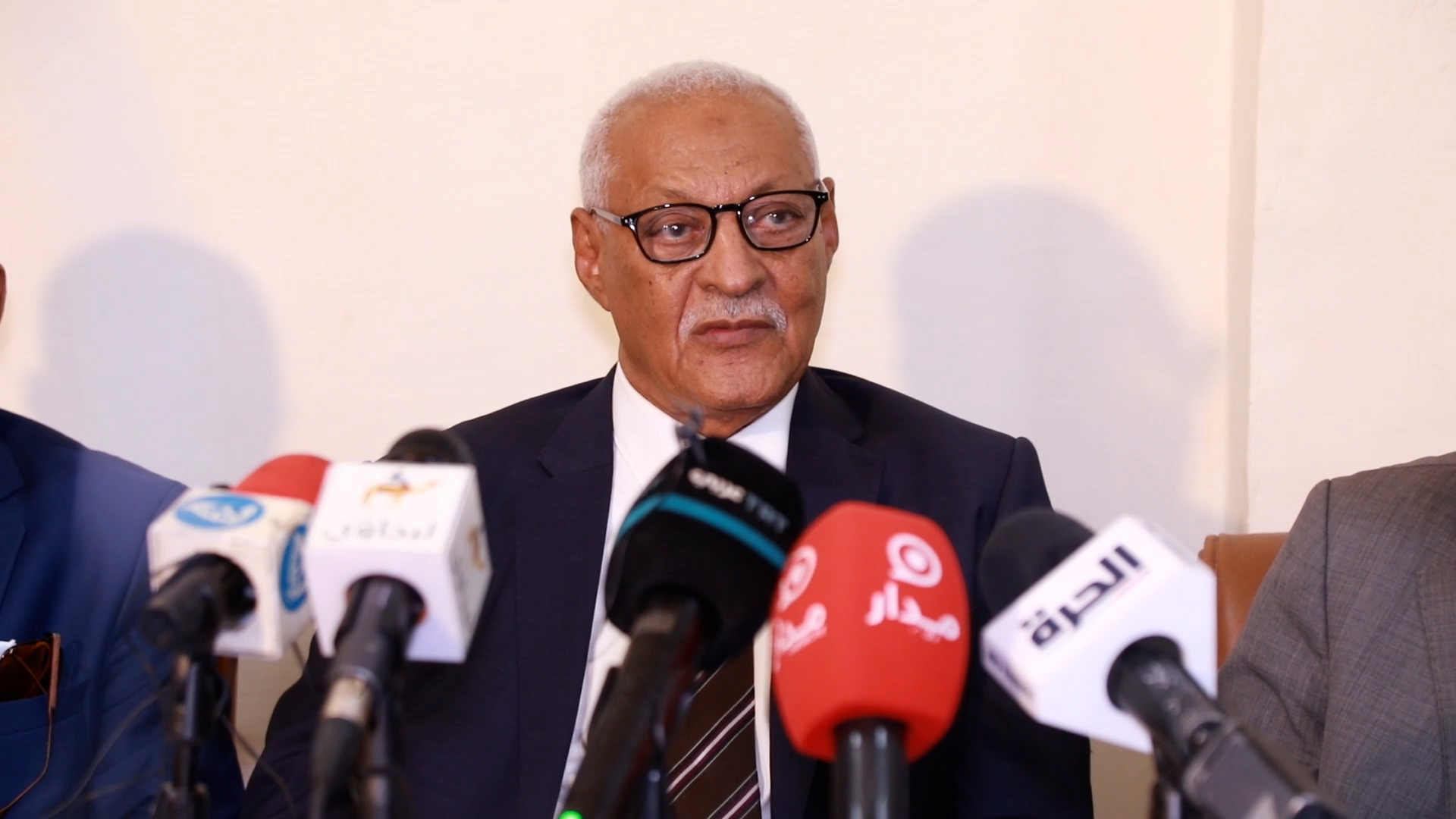 دفاع عزيز: ماحدث من رفع للرقابة القضائية ليس تجسيدا للعدالة
