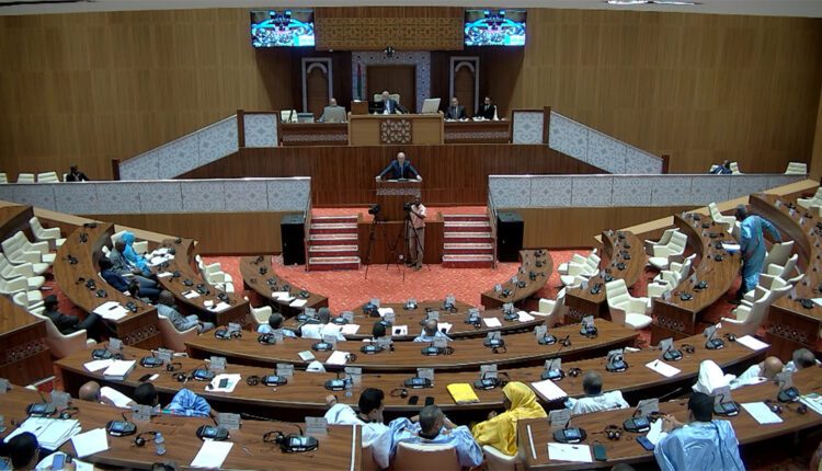 البرلمان يصادق على اتفاقيات تعاون بين موريتانيا والجزائر