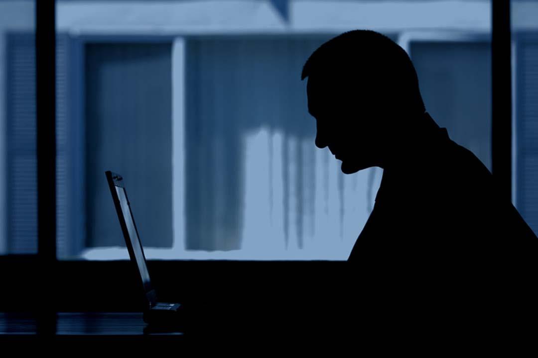 دراسة أمريكية تربط بين الدوام الليلي وهشاشة العظام