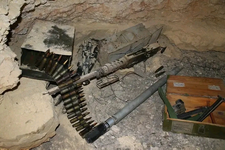 ليبيا: العثور على عدد من الأسلحة والذخائر في منطقة مسلاته شمال غرب البلاد