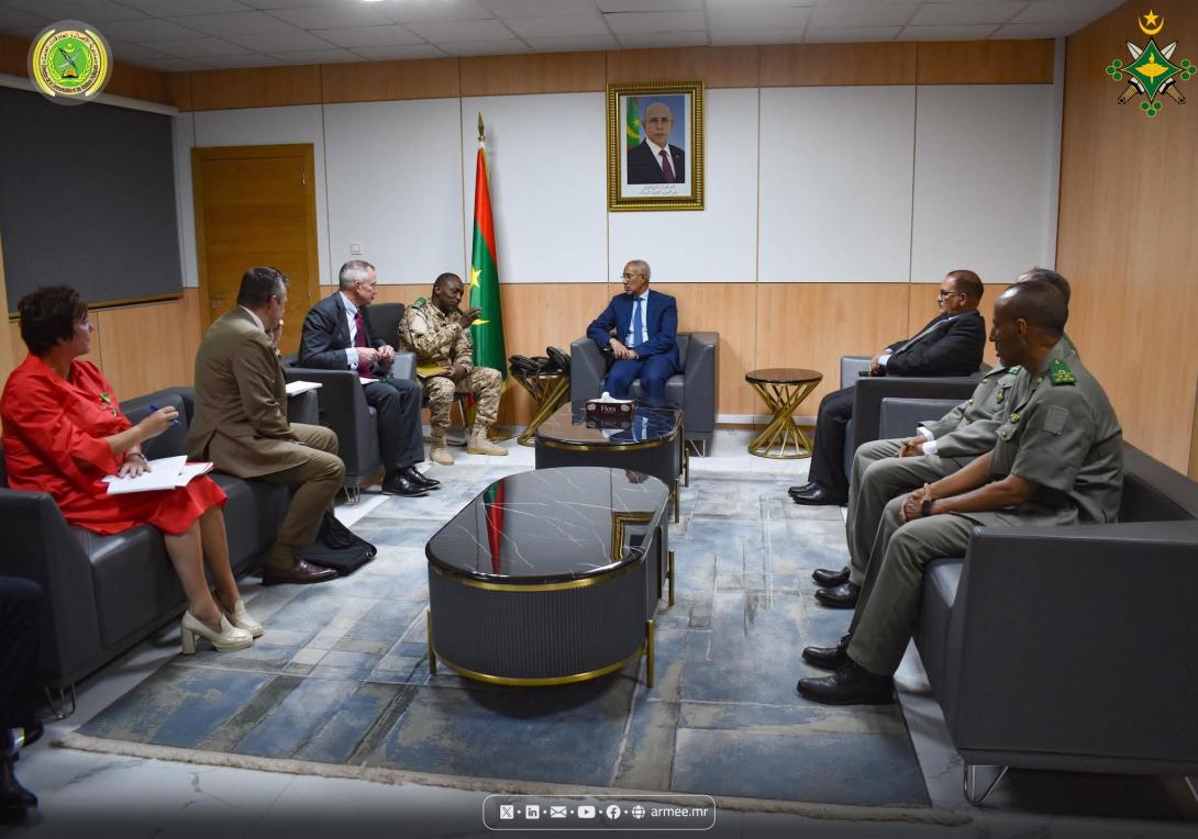مباحثات بين وزير الدفاع ومساعد الأمين العام للناتو حول تعزيز التعاون