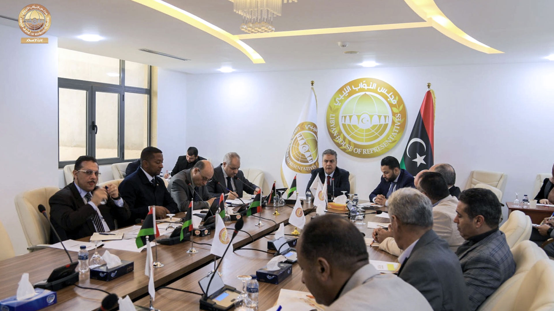 ليبيا تبدأ تنفيذ اتفاق توحيد الميزانية بين حكومتي الشرق والغرب