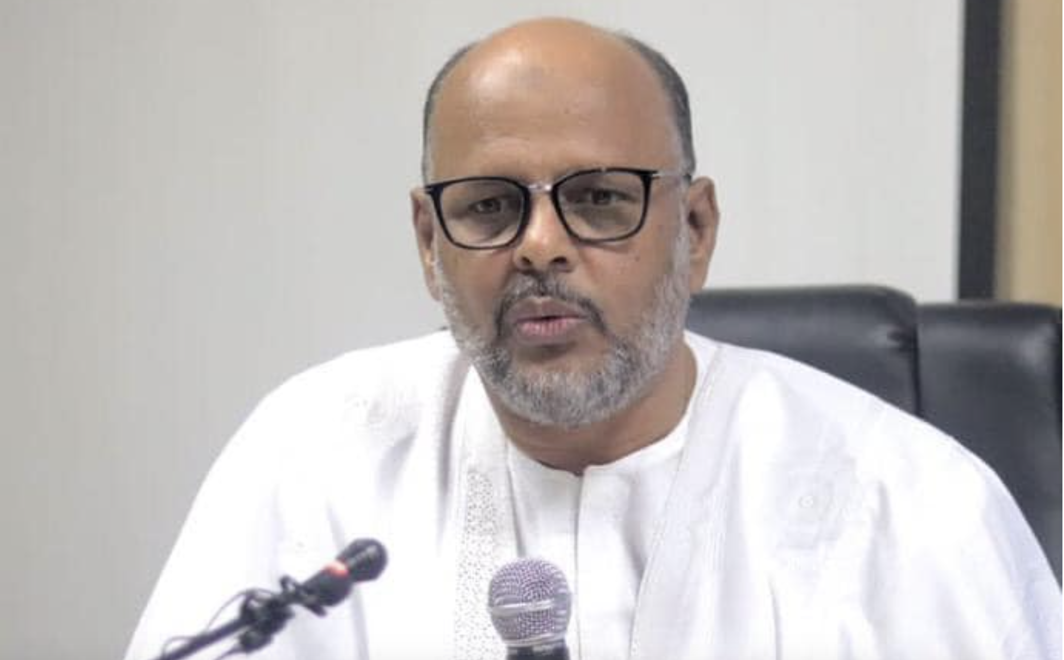 جميل منصور لتواصل: تقعون في حرج سياسي والمبدئية إزاء النظام "استهبال سياسي"