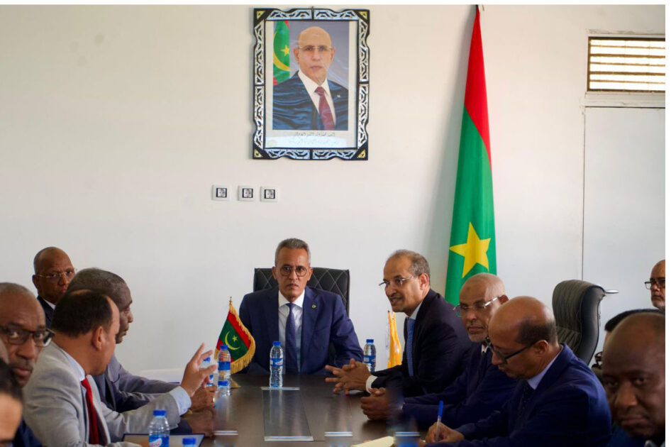 وزير الصيد يتفقد الوكالة الوطنية للشؤون البحرية