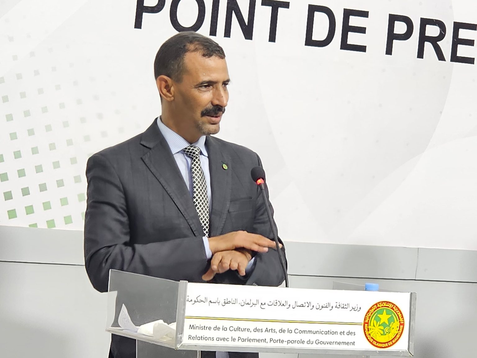 الحكومة: إنهاء عقود الخدمات يدخل ضمن مسار الإصلاح وتعزيز الشفافية