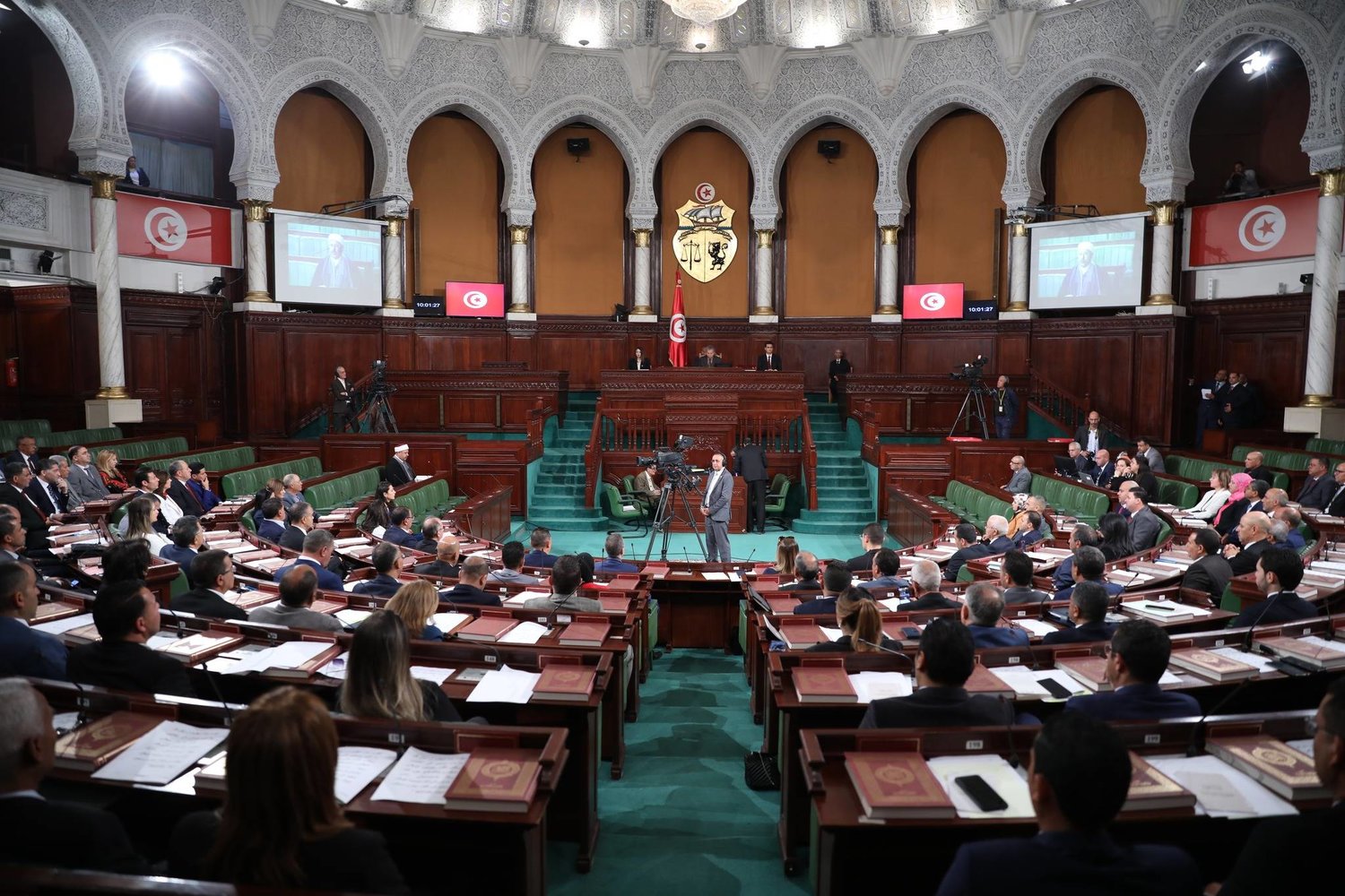 تونس: الحكومة تعلن تعليق أنشطة 97 حزبا سياسيا لم تقدم تقاريرها المالية