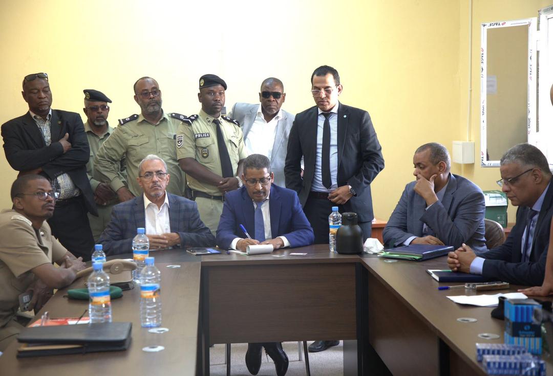 نواكشوط: وزير التجهيز والنقل يعاين مركز امتحان الحصول على رخص السياقة