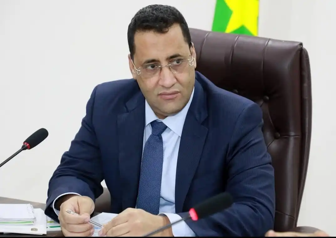 الوزير الأول يدعو لمواجهة التحديات التي تواجه الشباب
