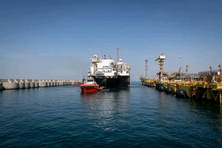 دخول منصة استخراج ومعالجة الغاز FPSO إلى المياه الموريتانية