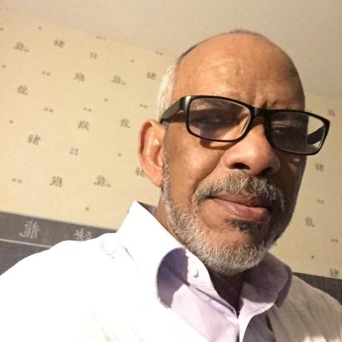 الإعلان في باريس عن رحيل الأديب والناقد الموريتاني محمد ولد هدار