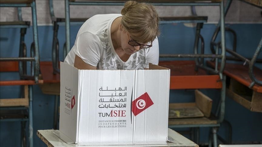 تونس: انطلاق عملية الاستفتاء على الدستور الجديد للبلاد