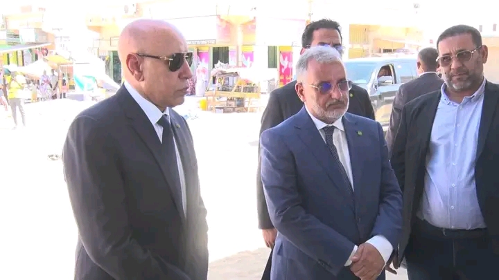 ولد الغزواني يؤدي زيارة مفاجئة لموقع بناء جسر باماكو بمقاطعة الرياض