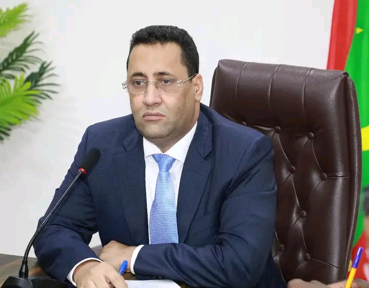 تعميم رسمي يحظر مشاركة الموظفين العموميين في أي تجمعات قبلية أو فئوية