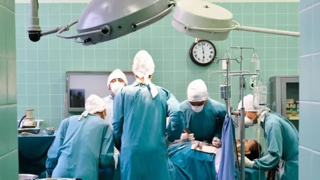 نيويورك تايمز: مكانة جنوب إفريقيا الطبية مهددة بسبب إلغاء إدارة ترامب لتمويلات أمريكية