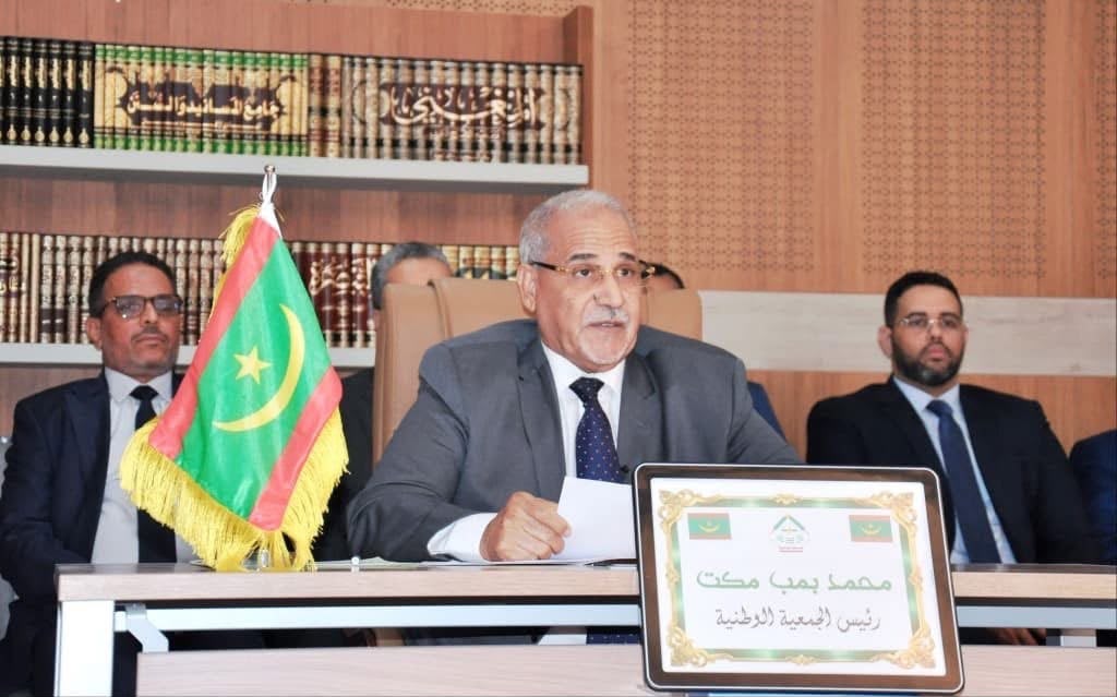 ولد مكت يدعو من الرياض إلى موقف عربي موحد تجاه القضايا الإقليمية