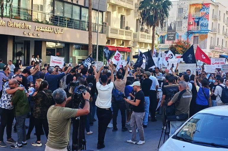 "رايتس ووتش" تدعو الحكومة التونسية لإسقاط التهم عن محتجزين من المجتمع المدني