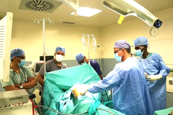 أطباء موريتانيون ينجحون في إجراء عملية فتح الصدر لأول مرة بموريتانيا