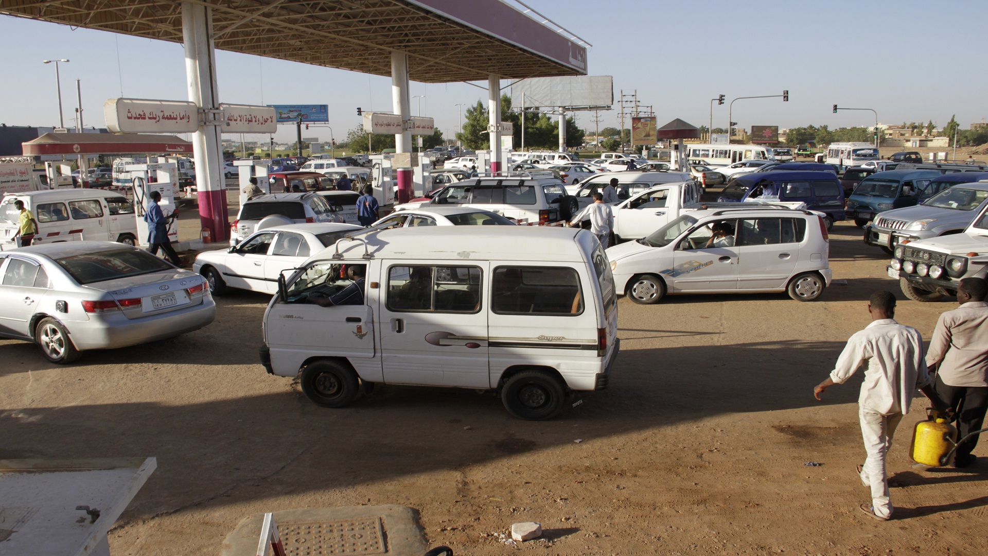 السودان: الحكومة تعلن ارتفاع أسعار البنزين والديزل