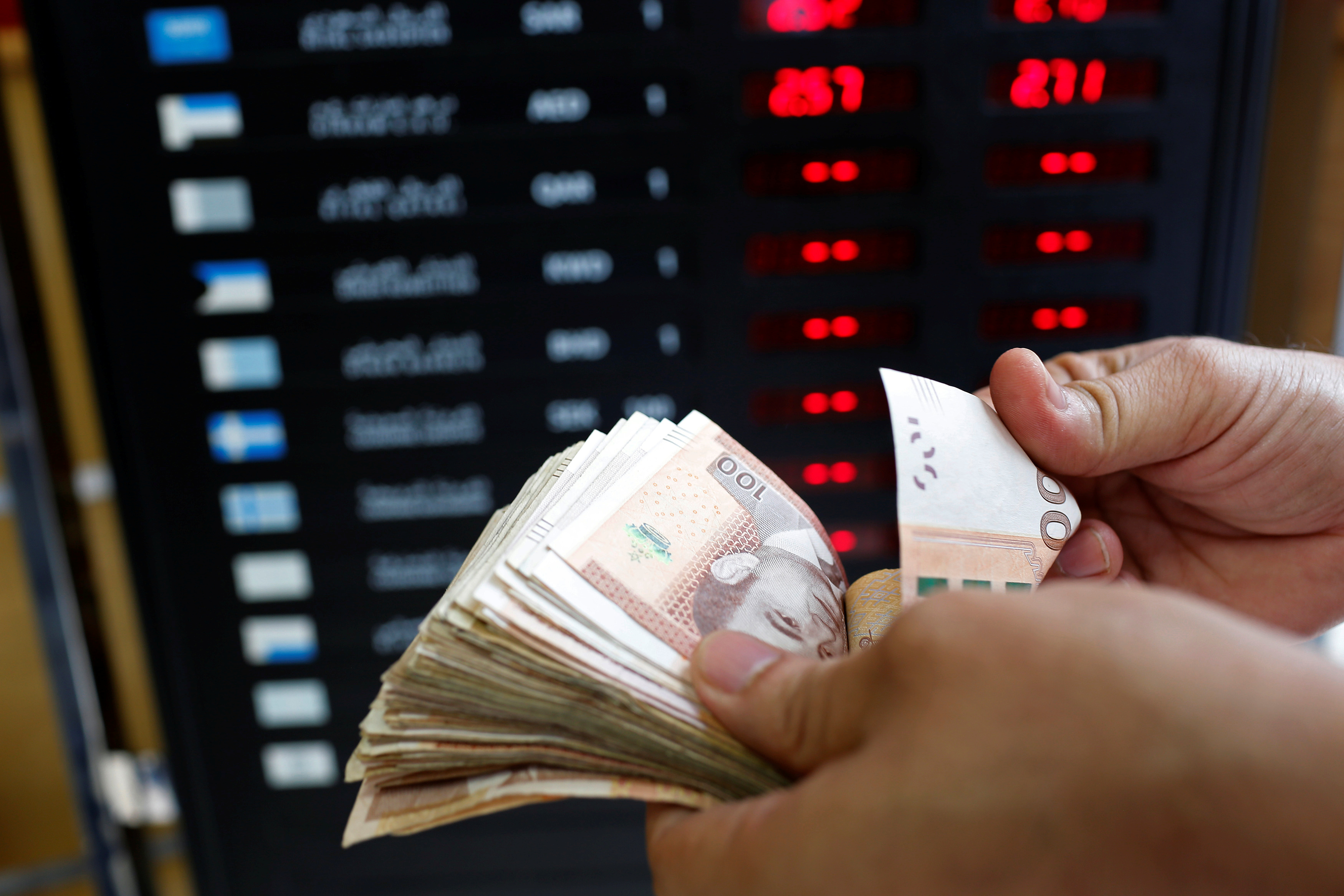 المغرب: البنك المركزي يتجه لرفع سعر الفائدة