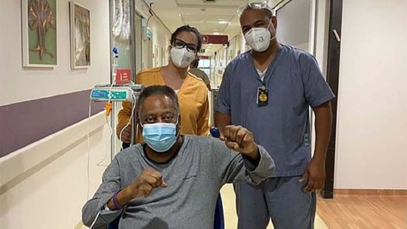 ساوباولو: في إطار علاجه من سرطان القولون الأسطورة بيليه يغادر المستشفى