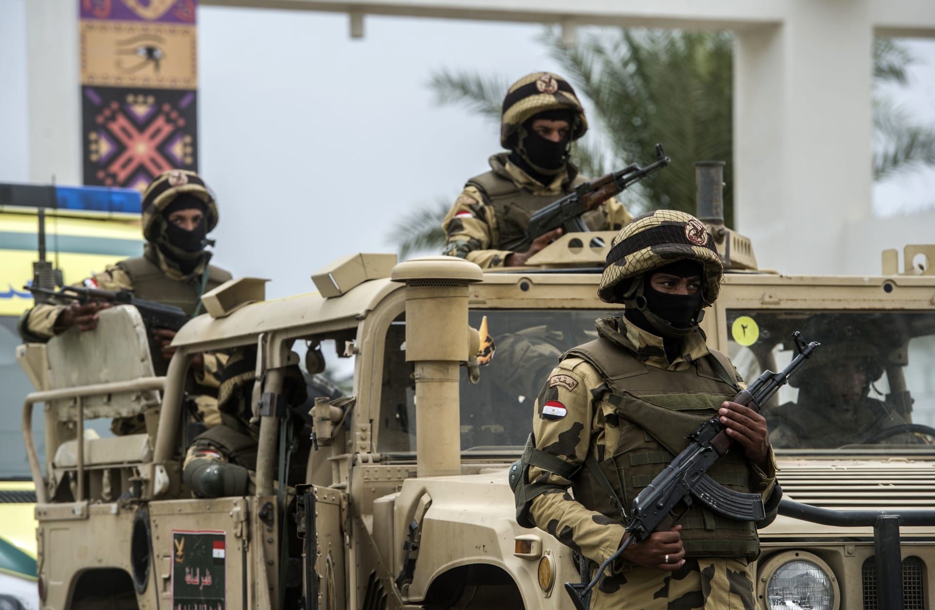 الجيش المصري: مقتل 11 عسكريا خلال التصدي لهجوم إرهابي