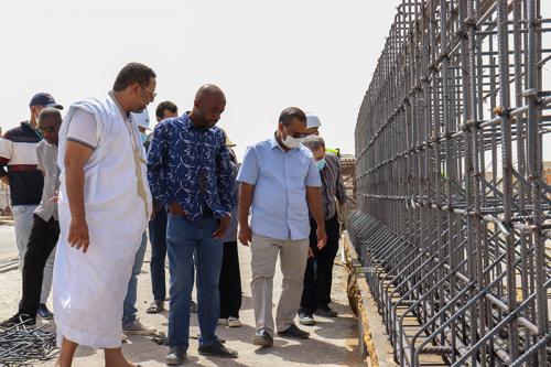 نواكشوط: وزير التجهيز يتفقد أشغال جسري الحي الساكن وباماكو