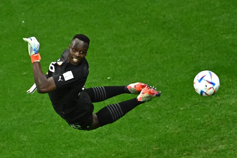 السنغالي إدوارد ميندي يعلن اعتزاله اللعب دوليا