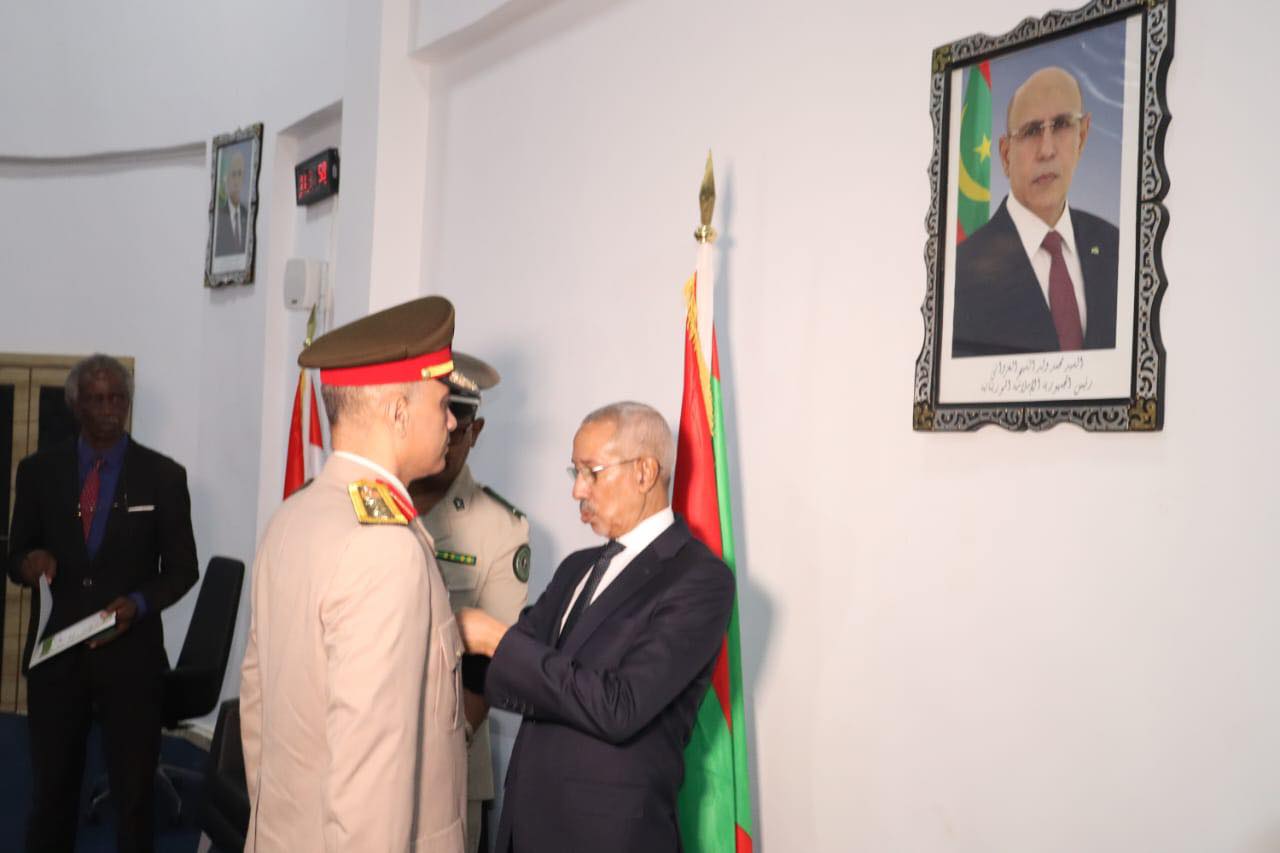 وزير الدفاع الموريتاني وشح ضباط مصريين منتدبين للتعليم بكلية الدفاع لدول الساحل