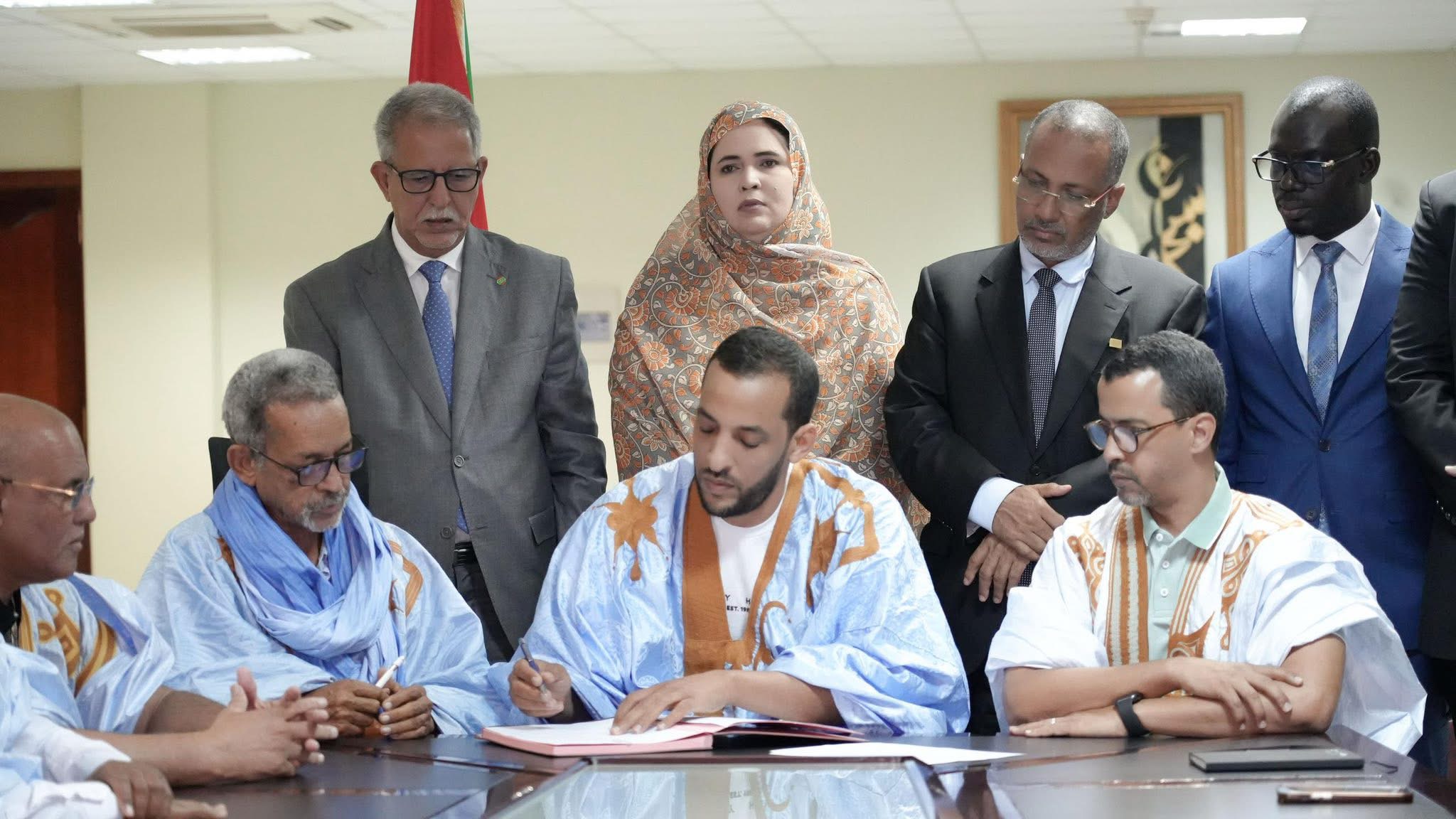 مذكرة اتفاق بين وزارة التجارة وموزعي الخضروات حول تسقيف البصل والبطاطا