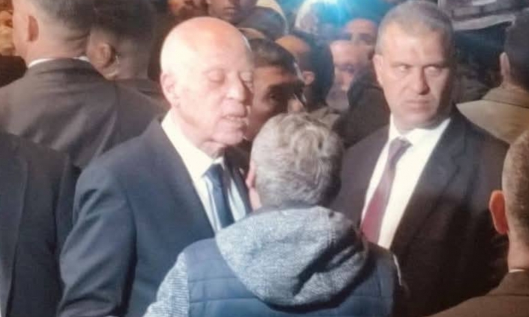 عقب وفاة 3 تلاميذ إثر انهيار سور مدرسة .. سعيد يزور مدينة المزونة