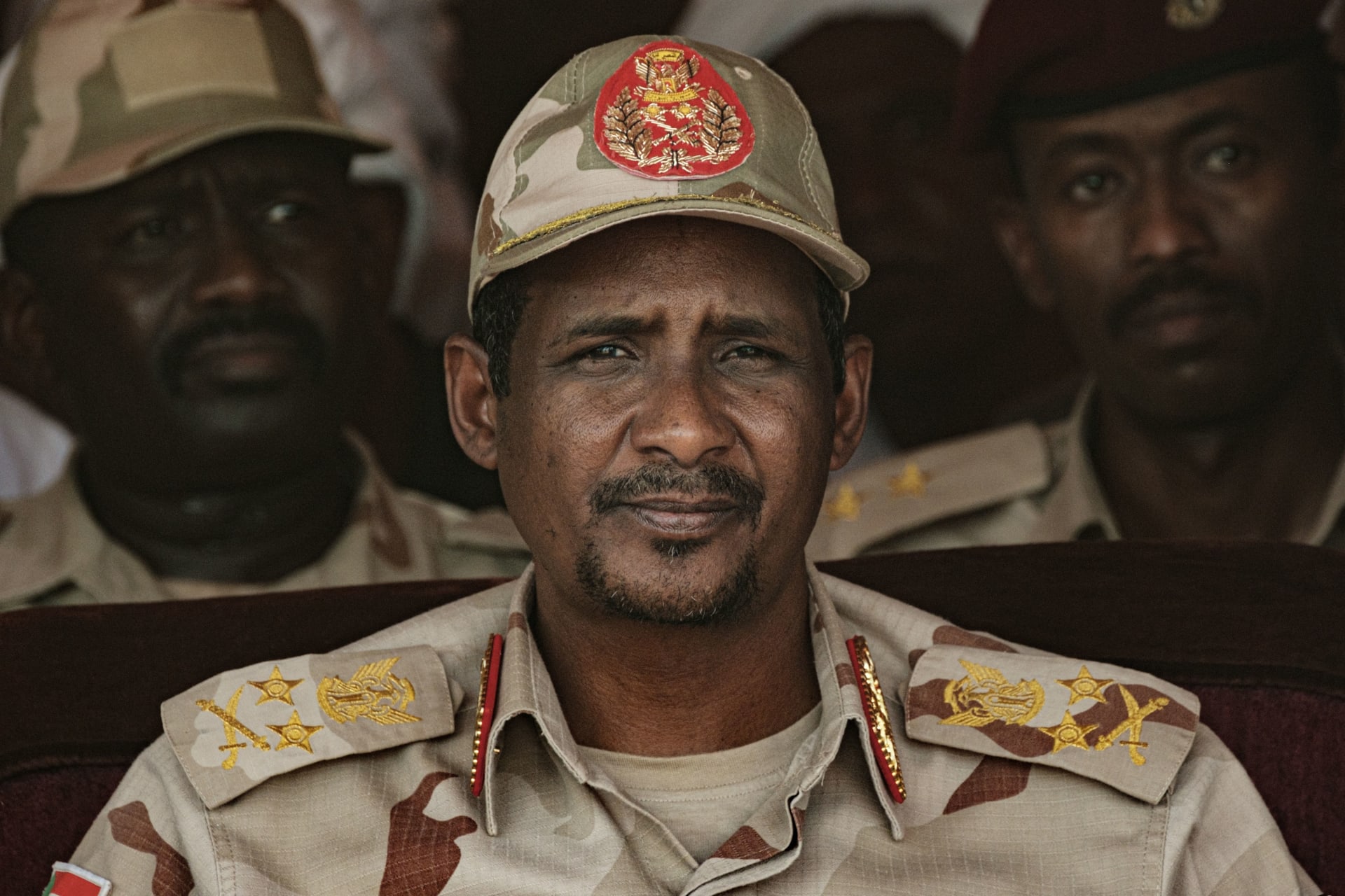 السودان : قوات الدعم السريع تسلم 27 جنديا مصريا كانت تحتجزتهم