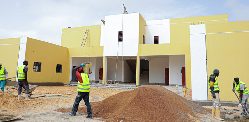 وزارة الإسكان: أنجزنا مئات الفصول الدراسية ونعمل على بناء مراكز صحية في الداخل