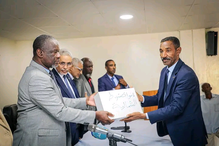 إطلاق عملية توزيع البطاقة المهنية لموظفي قطاع التربية