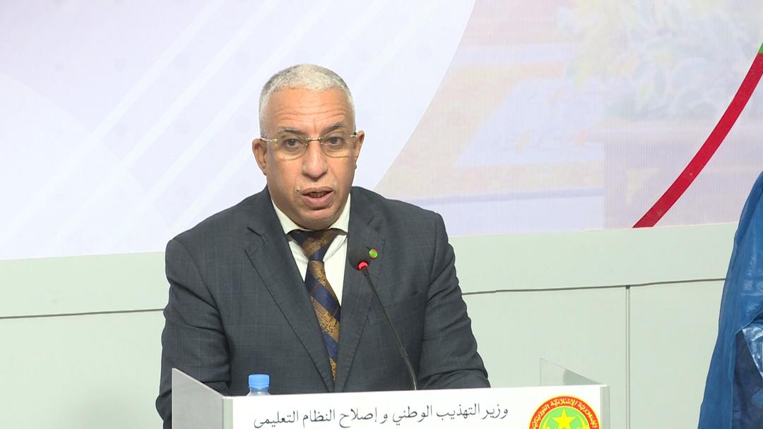 وزير التهذيب: الزي المدرسي سيكون ملزما للجميع ابتداء من العام المقبل
