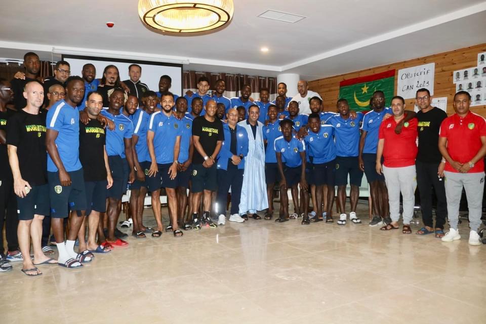 موريتانيا: وزير الرياضة يزور المنتخب الوطني قبل مغادرته إلى الغابون
