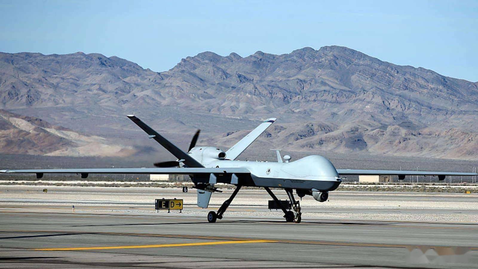 الجيش الجزائري يكشف في عرضه العسكري عن امتلاكه لدرون WJ-700 الصينية