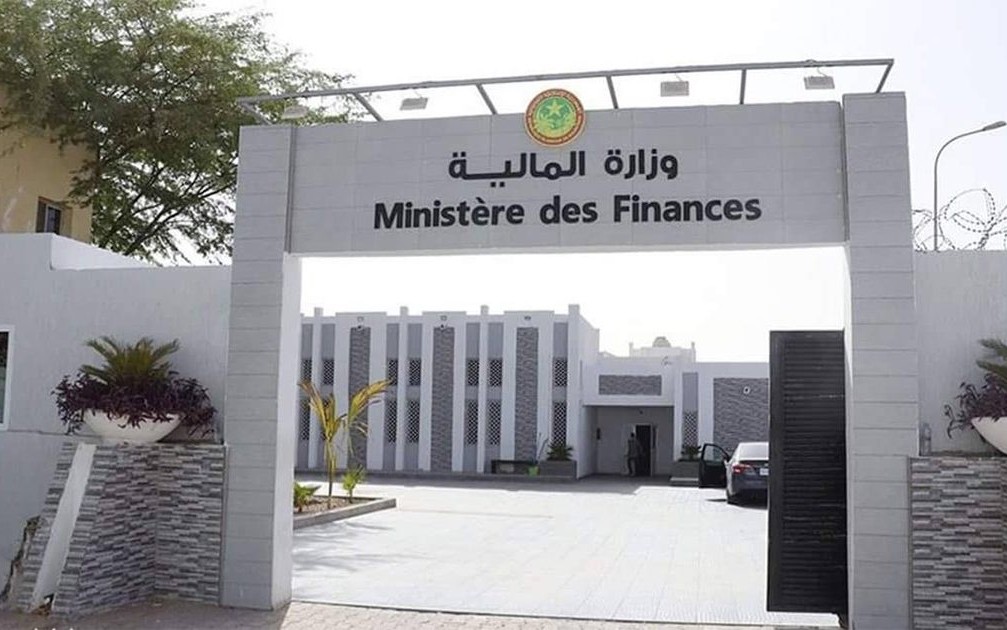 تقرير لوزارة المالية: 61 ألف عامل في الوزارات بينهم 59 ألف بدوام كامل