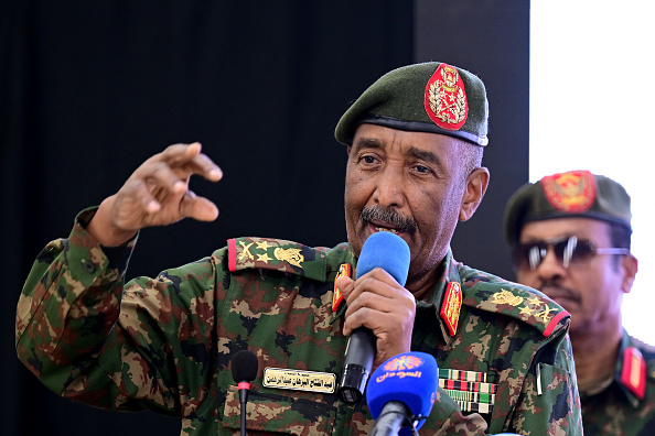 بعد17 شهرا.. البرهان يزور مقر قيادة الجيش وسط العاصمة